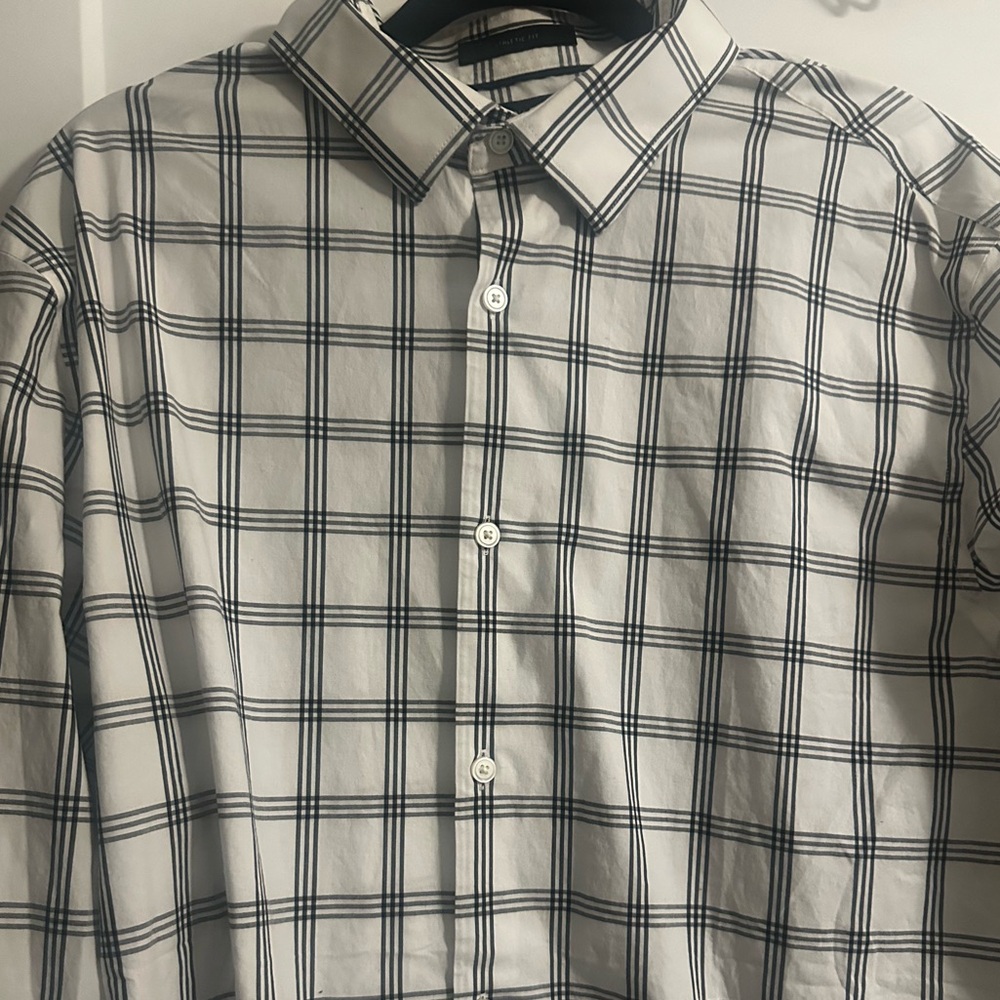 Banana Republic Men’s XL Black and white dress shirt.